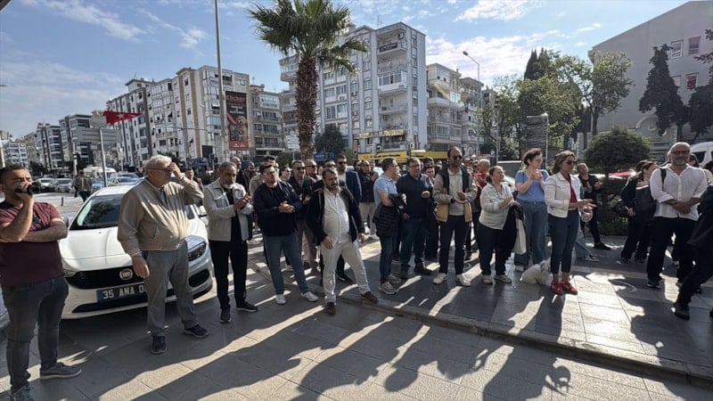 İzmir Karşıyaka Belediyesi’nde 455 memur eylemde